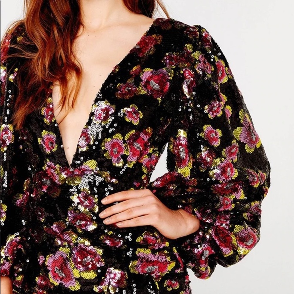 🆕 FOR LOVE & LEMONS | 👗 Stunning sequin dahlia dress - Picture 4 of 15